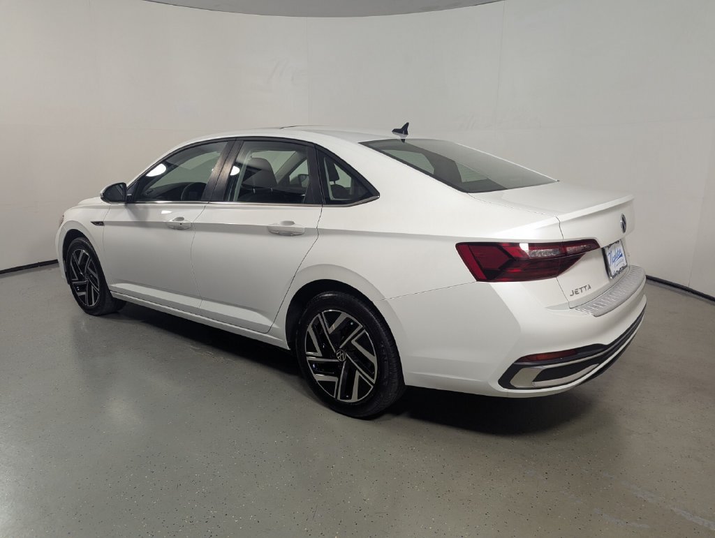Used 2023 Volkswagen Jetta SEL FWD image 6