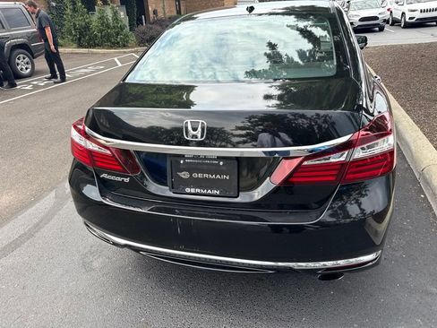Used 2017 Honda Accord EX image 7