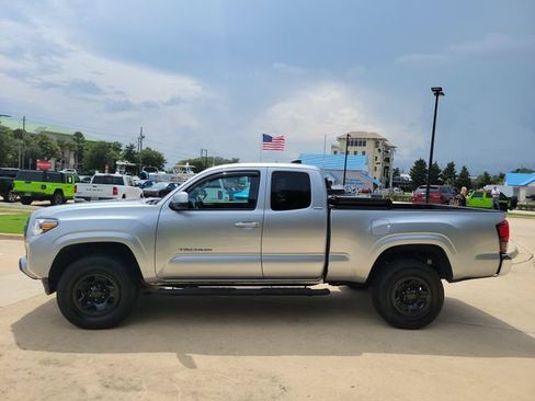 Used 2023 Toyota Tacoma SR5 RWD image 2