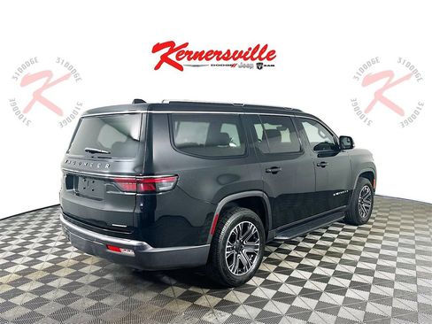 Used 2022 Jeep Wagoneer Series III w/ Flexible Seating Group image 7