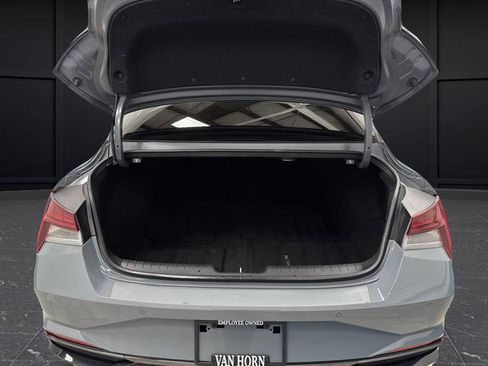 Used 2023 Hyundai Elantra Limited image 15