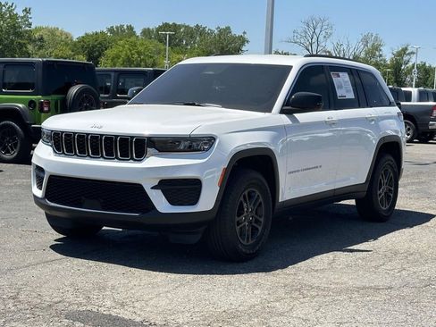 Used 2024 Jeep Grand Cherokee Laredo w/ Luxury Tech Group I AWD/4WD image 7