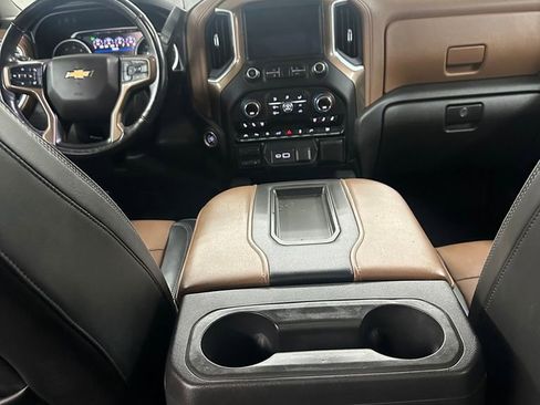 Used 2020 Chevrolet Silverado 1500 High Country w/ Technology Package AWD/4WD image 23