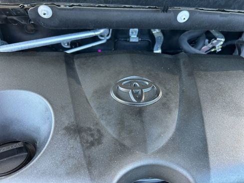 Used 2021 Toyota RAV4 LE w/ Carpet Mat Package (TMS) AWD/4WD image 31