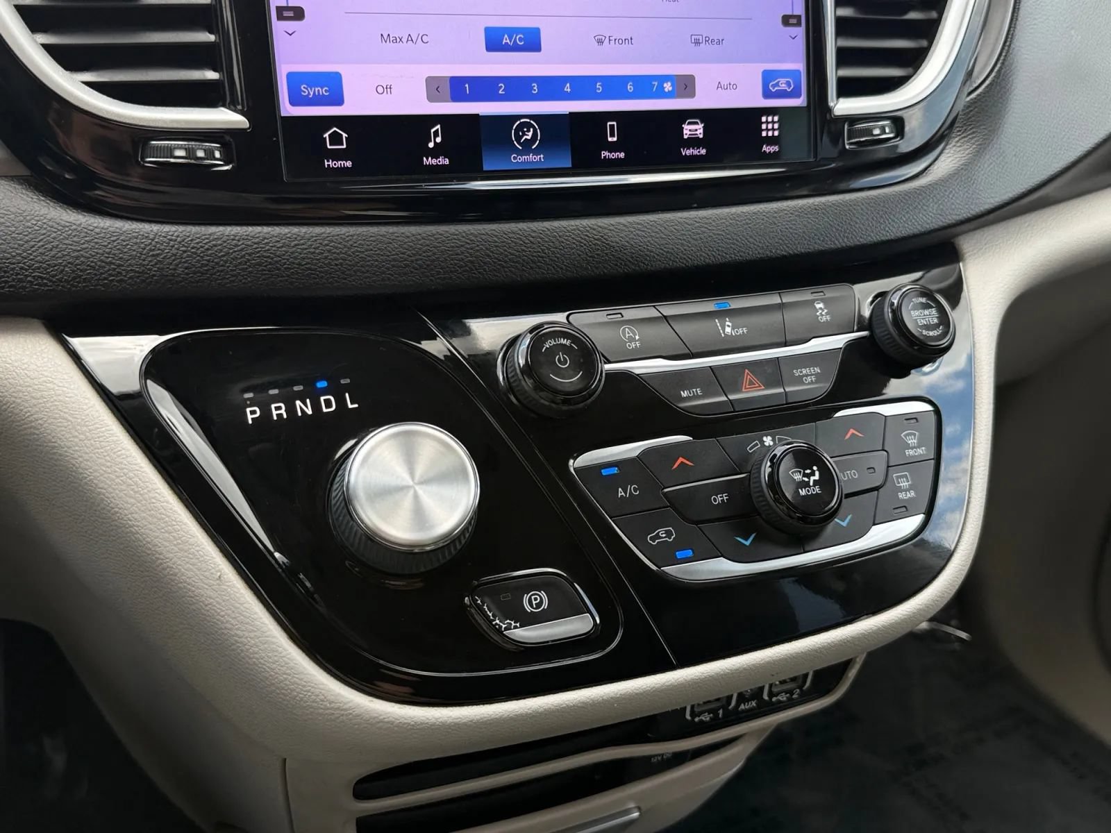Used 2022 Chrysler Pacifica Touring-L FWD image 35