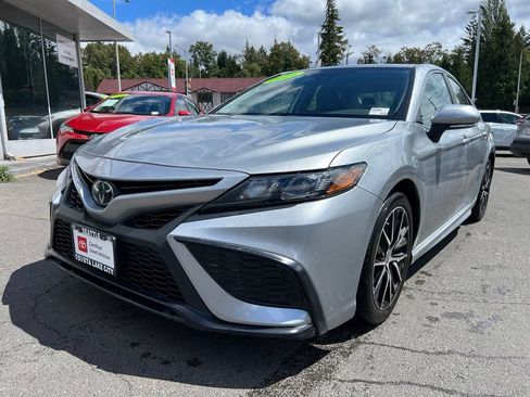 Used 2024 Toyota Camry SE AWD/4WD image 8