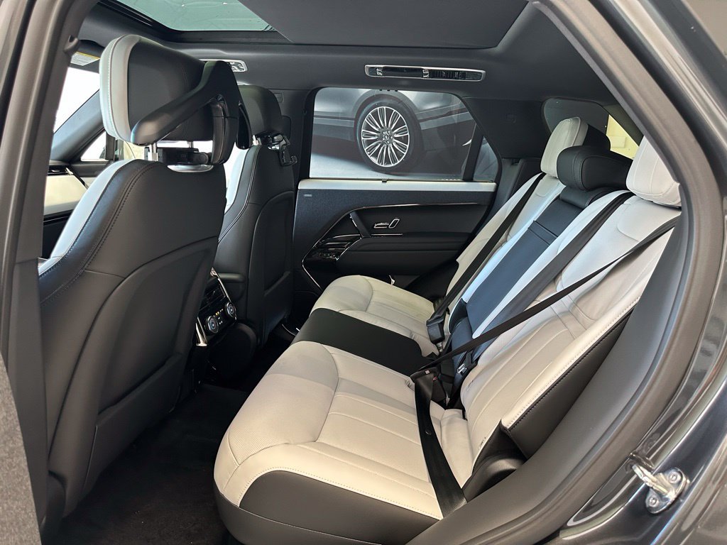 New 2025 Land Rover Range Rover Sport Dynamic SE AWD/4WD image 12