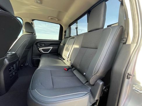 Used 2019 Nissan Titan PRO-4X image 17
