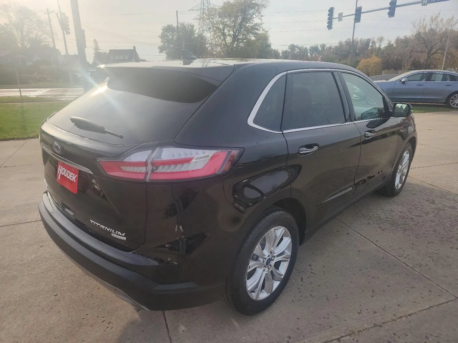 Used 2020 Ford Edge Titanium FWD image 3