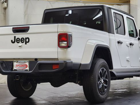 Used 2023 Jeep Gladiator Sport image 5