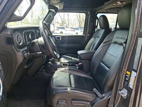 Used 2022 Jeep Wrangler Unlimited Sahara w/ LED Lighting Group AWD/4WD image 15