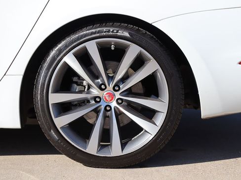 Used 2018 Jaguar XJ R-Sport image 52