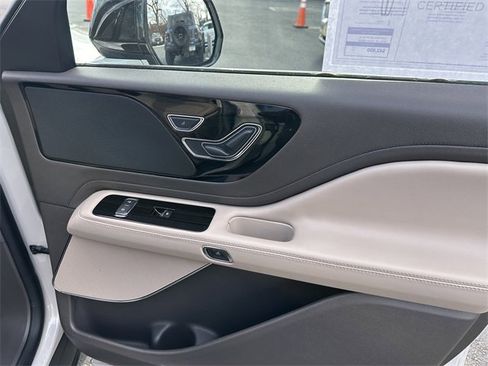 Certified 2023 Lincoln Aviator Standard w/ Premium Package image 35