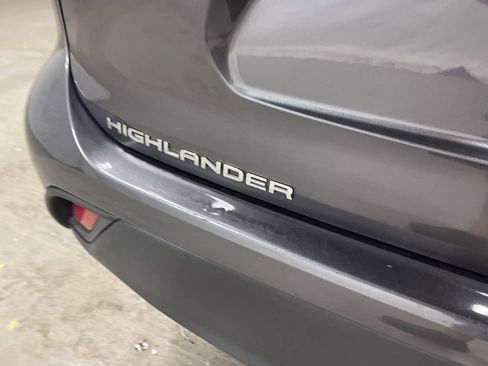 Used 2024 Toyota Highlander XLE image 17