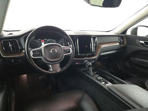 Used 2021 Volvo XC60 T5 Momentum image 19