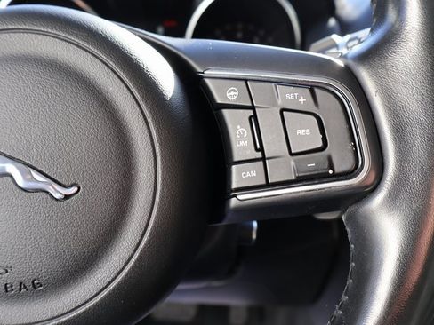 Used 2017 Jaguar F-PACE Prestige image 33