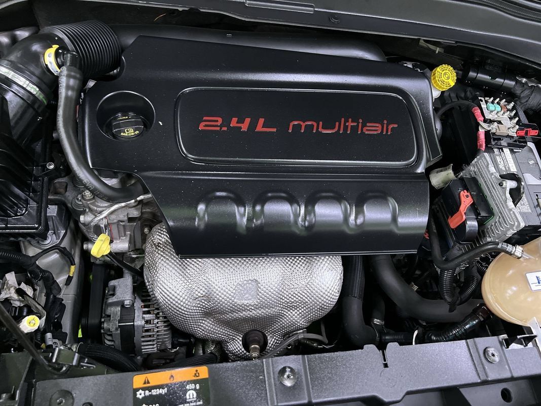Used 2016 Jeep Renegade Trailhawk w/ Premium Trailhawk Package AWD/4WD image 27