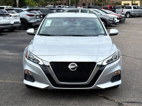 Used 2022 Nissan Altima 2.5 SV image 2