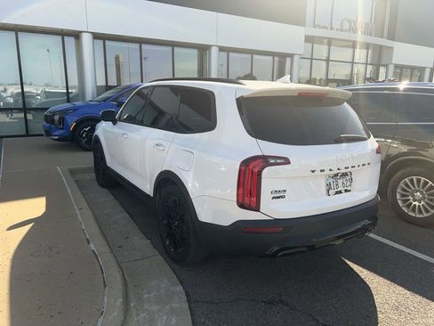Used 2022 Kia Telluride EX w/ EX Premium Package image 3