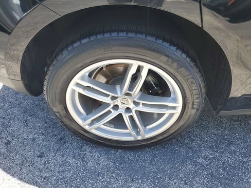 Used 2018 Porsche Macan AWD/4WD image 6