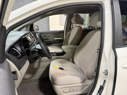 Used 2016 Kia Sedona LX FWD image 17
