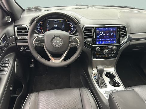 Used 2019 Jeep Grand Cherokee Overland AWD/4WD image 11
