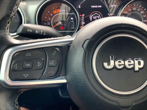 Used 2022 Jeep Wrangler Unlimited Sahara AWD/4WD image 23