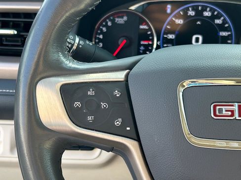 Used 2020 GMC Acadia Denali w/ Technology Package FWD image 33