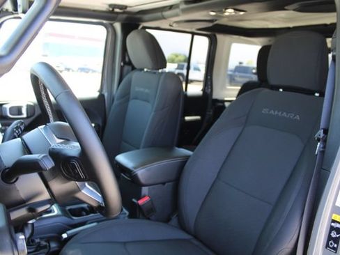 Used 2022 Jeep Wrangler Unlimited Sahara w/ Cold Weather Group AWD/4WD image 41