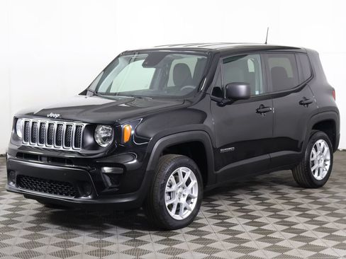 Used 2023 Jeep Renegade Latitude AWD/4WD image 7