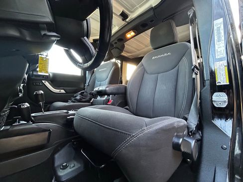 Used 2018 Jeep Wrangler Unlimited Sahara image 27