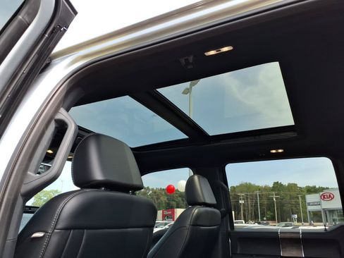 Used 2022 Ford F250 Lariat w/ Black Appearance Package AWD/4WD image 12