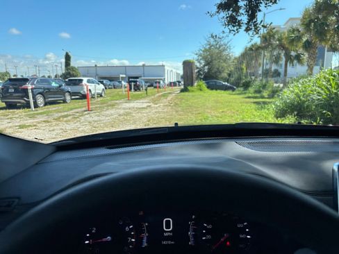 Used 2025 Jeep Compass Limited image 34