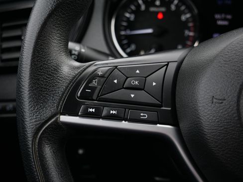 Used 2018 Nissan Rogue S AWD/4WD image 28