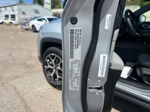 Used 2025 Jeep Compass Limited image 29