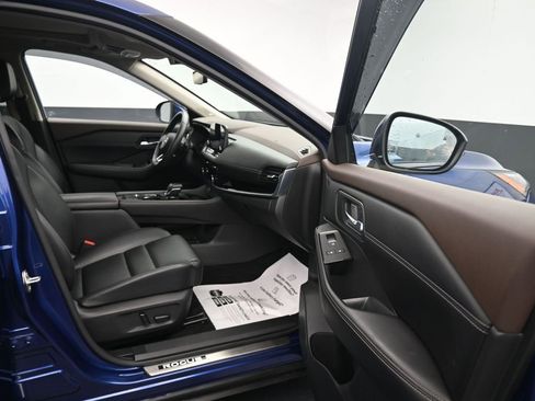 Used 2023 Nissan Rogue SL w/ SL Premium Package image 13