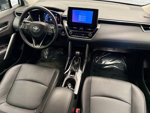 Used 2024 Toyota Corolla Cross XLE image 12
