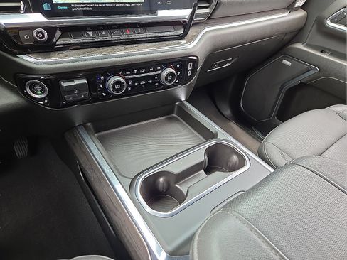 Used 2024 Chevrolet Silverado 2500 LTZ w/ LTZ Convenience Package AWD/4WD image 25