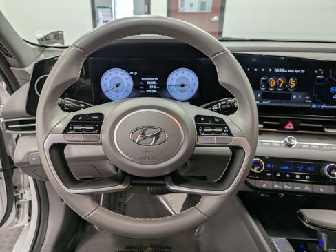 Used 2023 Hyundai Elantra SEL w/ Convenience Package FWD image 20