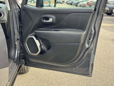 Used 2022 Jeep Renegade Latitude image 14