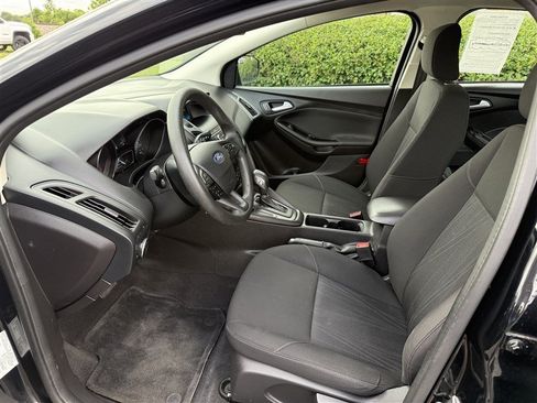 Used 2018 Ford Focus SE FWD image 5