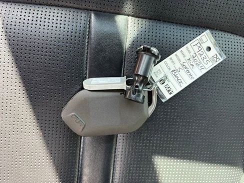 Used 2024 Kia Sorento S AWD/4WD image 6