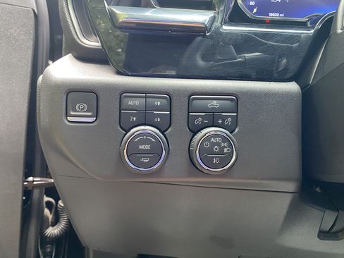 Used 2023 Chevrolet Silverado 1500 LT Trail Boss w/ Protection Package AWD/4WD image 18