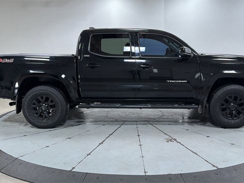 Certified 2017 Toyota Tacoma SR5 image 6