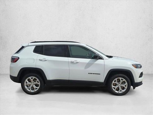 Used 2024 Jeep Compass Latitude image 4