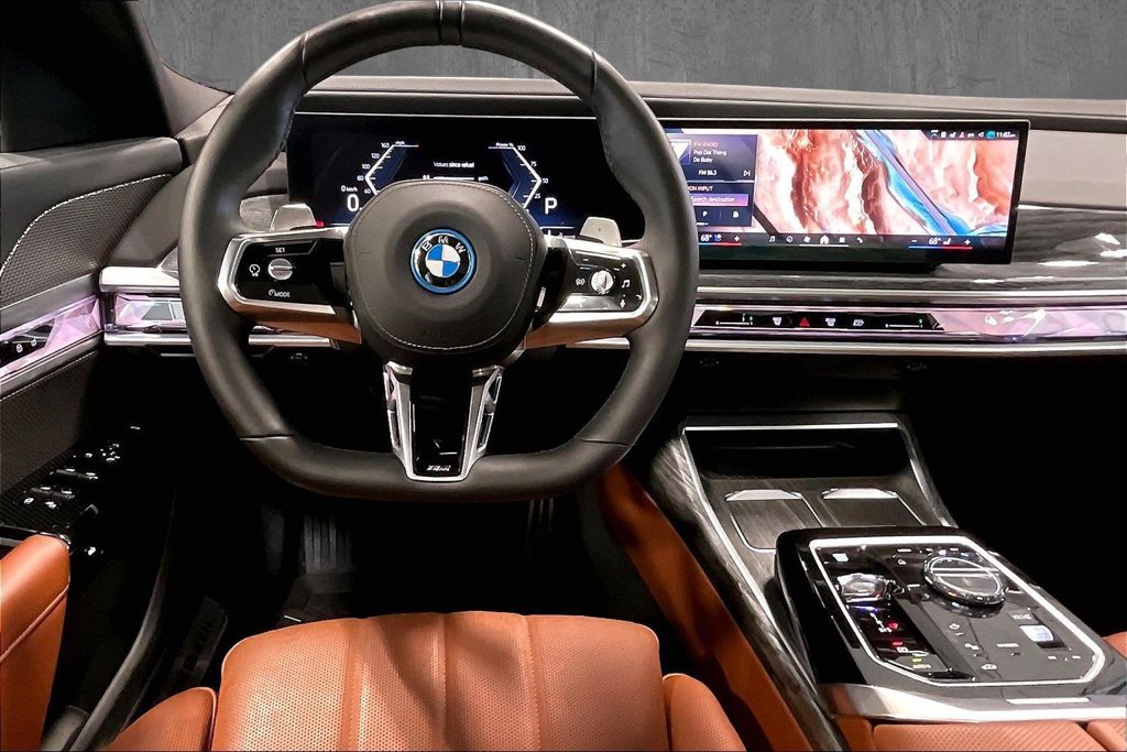 Used 2026 BMW 750e xDrive AWD/4WD image 9