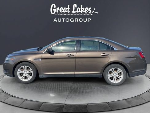 Used 2016 Ford Taurus SE FWD image 2