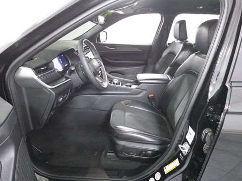 Used 2024 Jeep Grand Cherokee L Altitude image 10