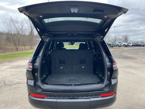 Used 2023 Jeep Grand Cherokee L Laredo image 15