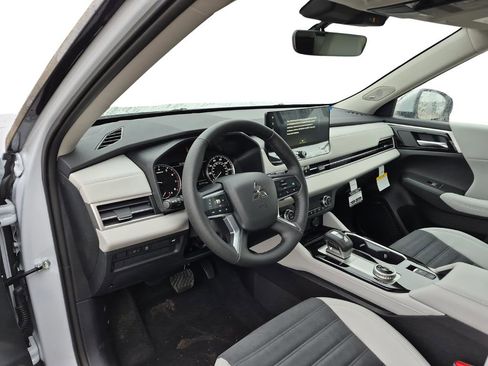 New 2026 Mitsubishi Outlander SE image 15